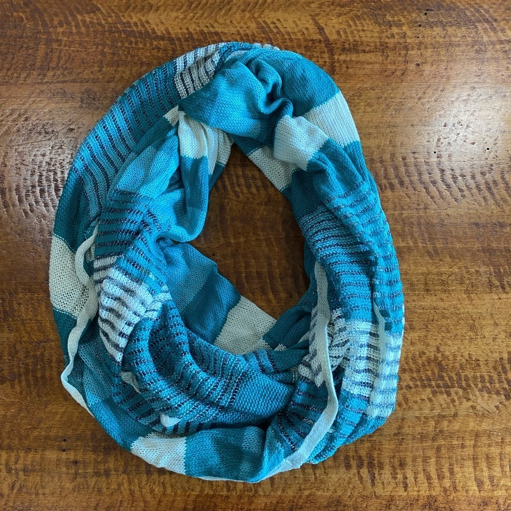 ⛱️LOFT - Teal & Cream Woven Metallic Infinity Scarf - OS